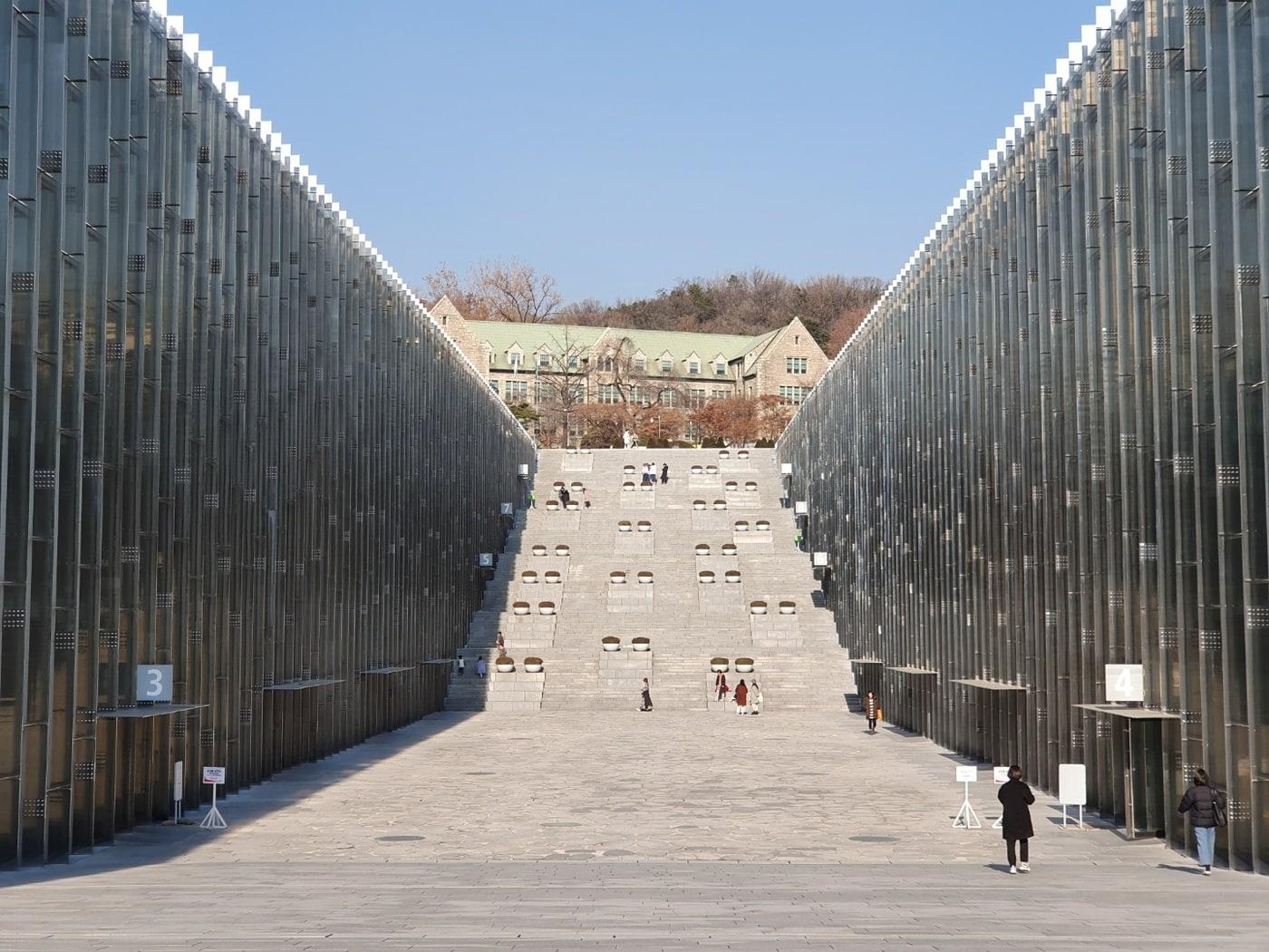 본문 이미지 - 이화여대 ECC. 조성관 작가