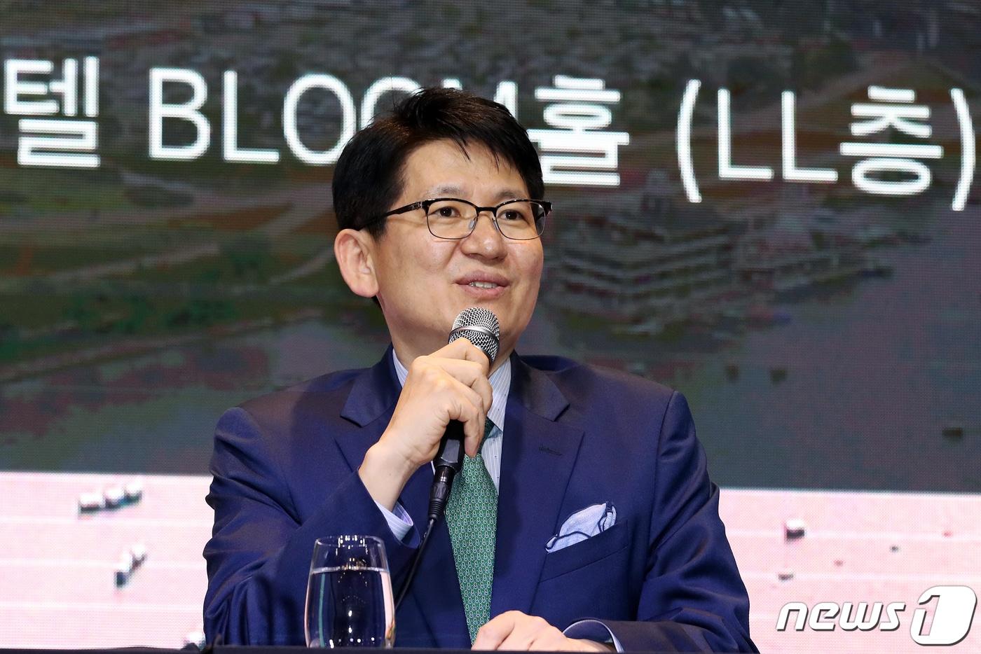 강성부 KCGI 대표가 20일 오전 서울 영등포구 여의도 글래드호텔에서 열린 '한진그룹 정상화를 위한 주주연합 기자간담회'에서 질문에 답하고 있다. 2020.2.20/뉴스1 ⓒ News1 이동해 기자