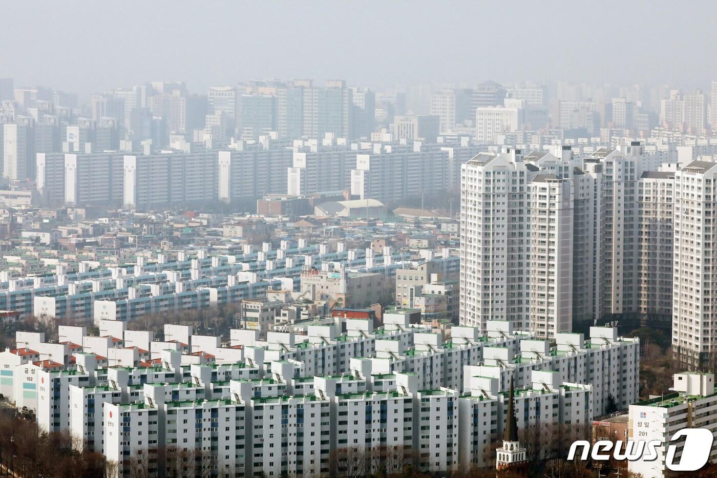본문 이미지 -  경기도 수원시내 아파트의 모습. 2020.2.20/뉴스1 ⓒ News1 조태형 기자