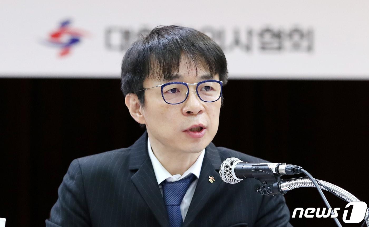 최혁용 대한한의사협회 회장이 5일 통합의사, 의료일원화 추진에 목소리를 높이고 있다. 지난 1월 2일 '2020년 신년교례회'에서 통합의사 도입에 적극적으로 나서겠다고 밝힌 이후 연일 정부와 국회, 의사단체를 상대로 관심을 촉구하는 모습이다./뉴스1 ⓒ News1 박지혜 기자