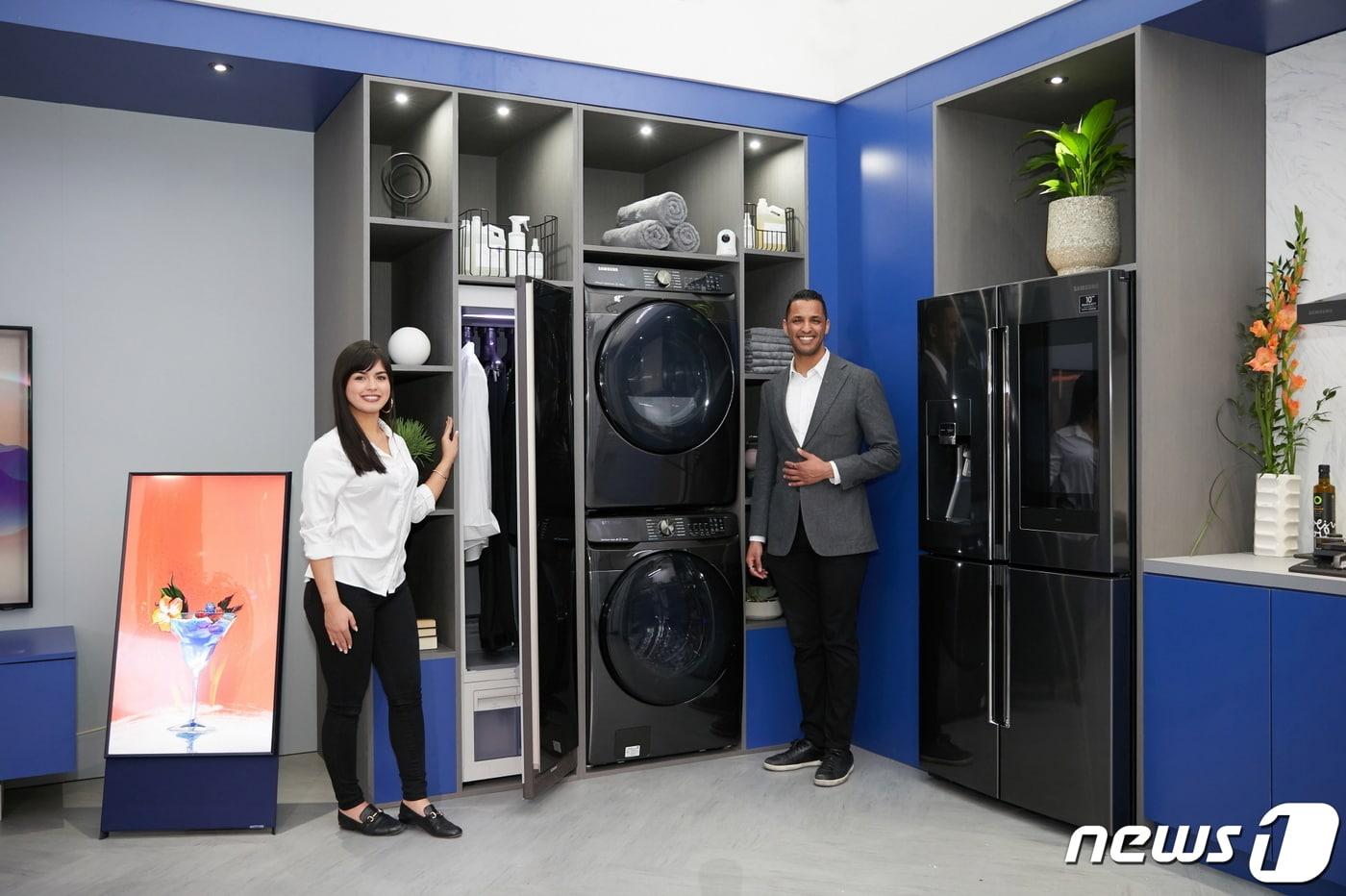 삼성전자가 2019년 세계 최대 가전 시장인 미국에서 역대 최고 시장점유율을 기록하며 1위를 차지했다고 밝혔다. 시장조사 업체 트랙라인(Traqline)에 따르면 삼성전자는 2019년 미국 생활가전 시장 브랜드별 점유율에서 20.5%를 차지해 4년 연속 1위를 수성했다. (삼성전자 제공) 2020.2.5/뉴스1