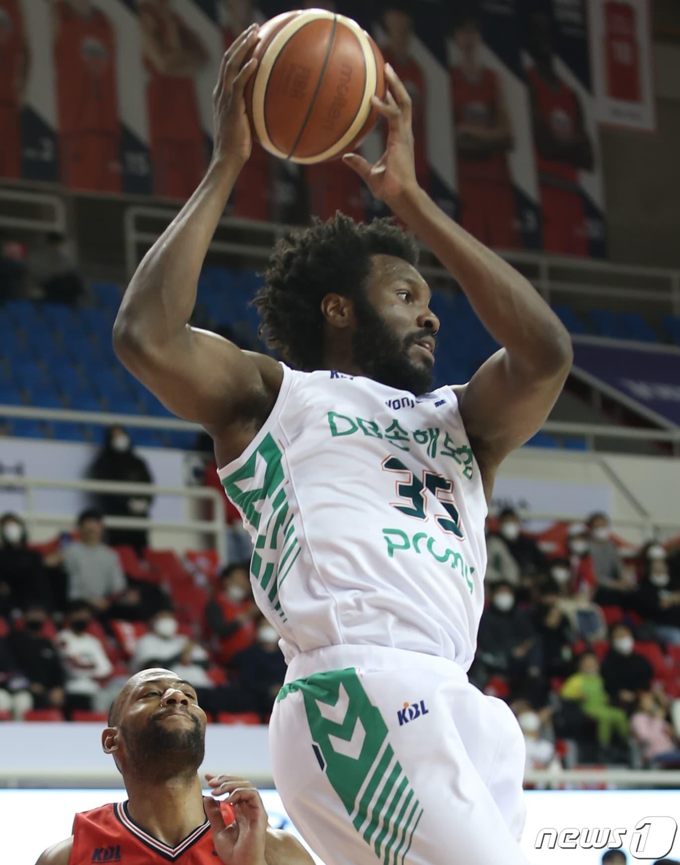 본문 이미지 - 원주 DB와 재계약한 치나누 오누아쿠. 뉴스1 ⓒ News1 윤일지 기자