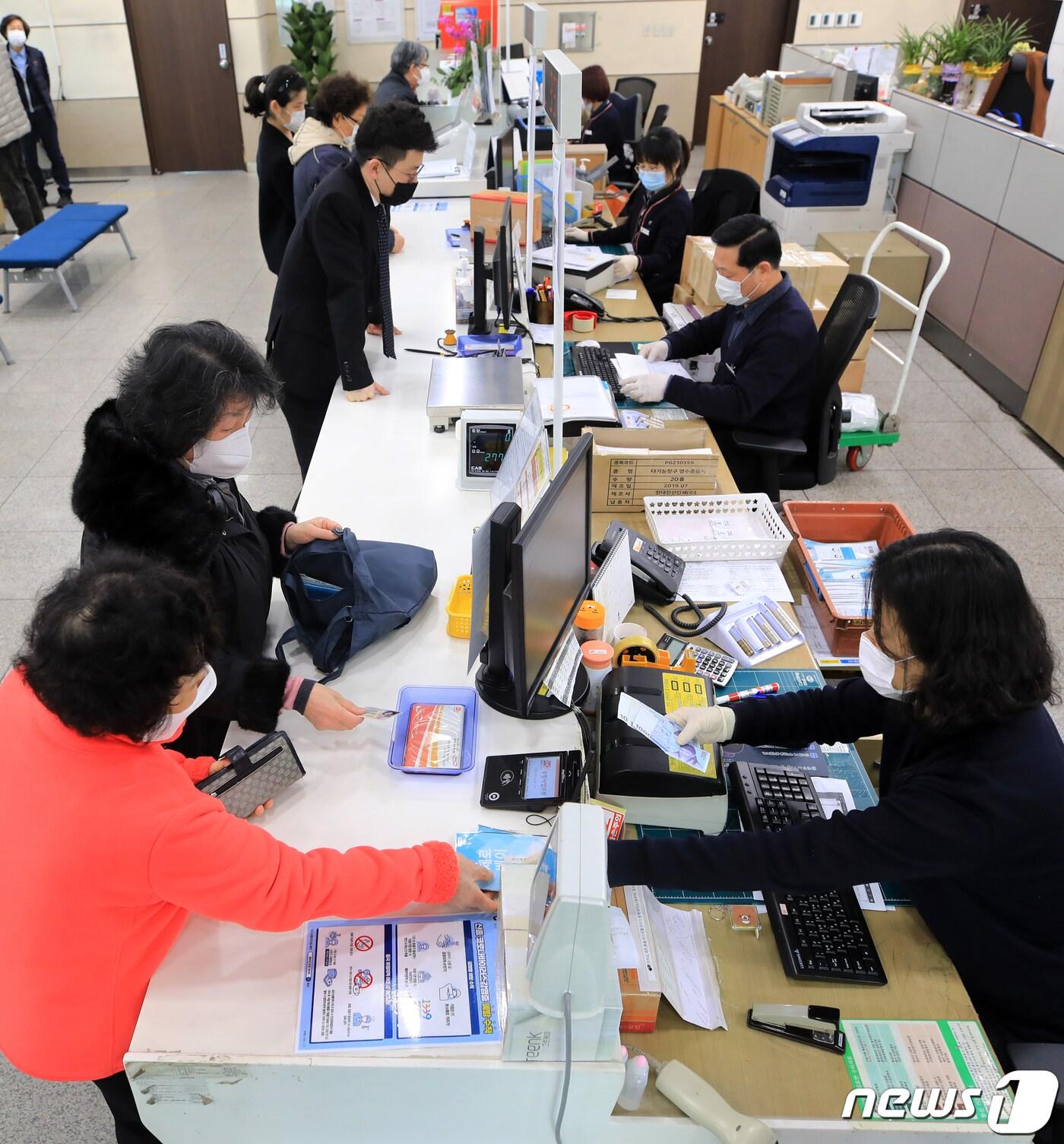 본문 이미지 - 경기도 남양주시 우체국.(사진은 기사 내용과 무관함) 2020.3.11/뉴스1 ⓒ News1 구윤성 기자