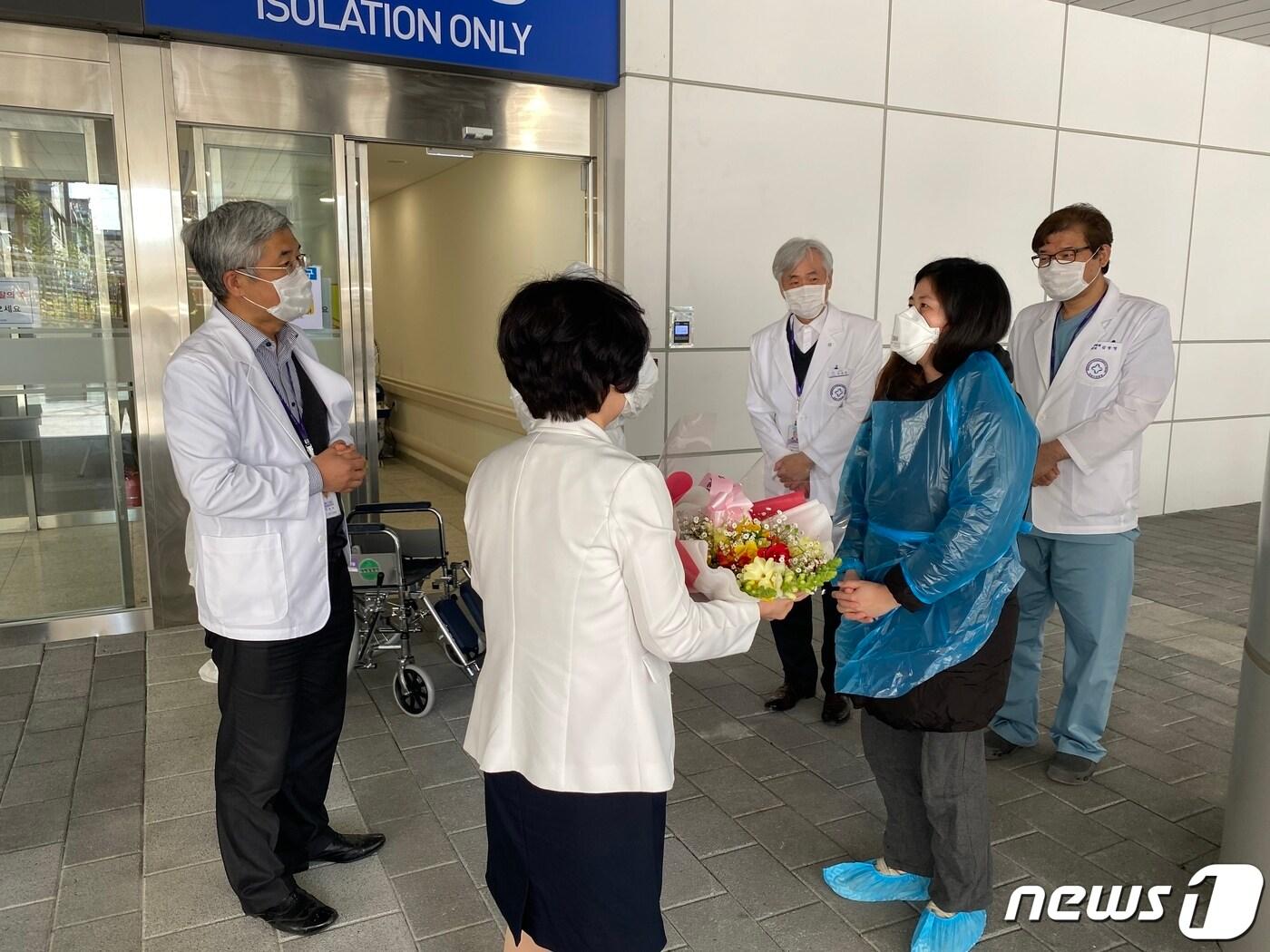 본문 이미지 -  성남시의료원 관계자들.&#40;성님시의료원 제공&#41; ⓒ News1 김평석 기자