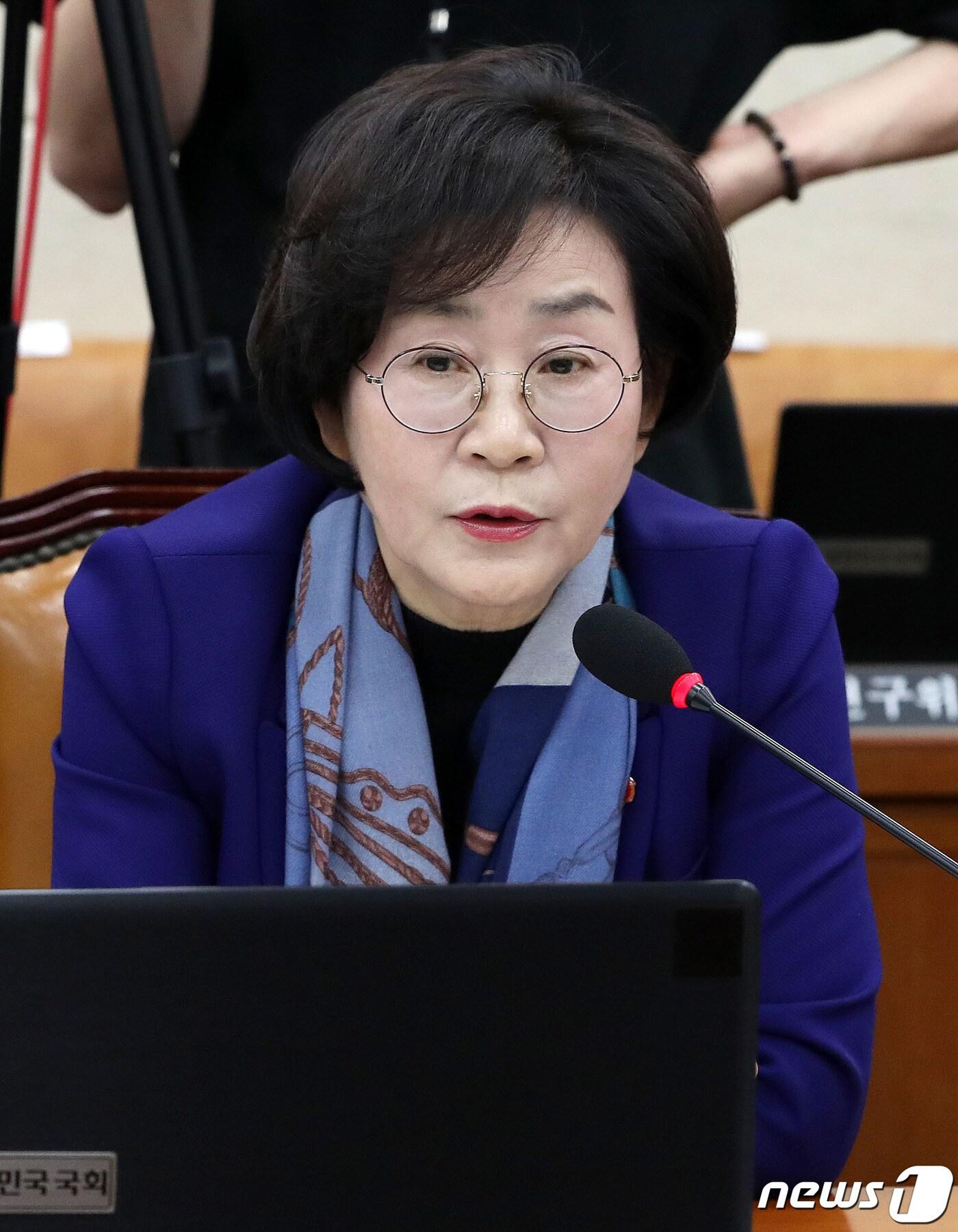 본문 이미지 - 김상희 더불어민주당 의원이 서울 여의도 국회 본관에서 열린 상임위에서 질의를 하고 있다. 2020.3.12/뉴스1 ⓒ News1 박세연 기자