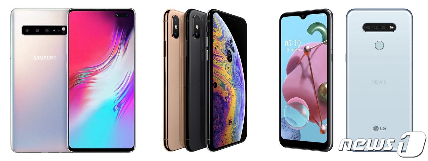 최근 일부 휴대전화 유통판매점을 통해 이동통신사가 불법 보조금을 지급한 정황이 발견된 삼성전자 갤럭시S10&#40;왼쪽부터&#41;, 애플 아이폰XS 맥스, LG Q51  ⓒ 뉴스1