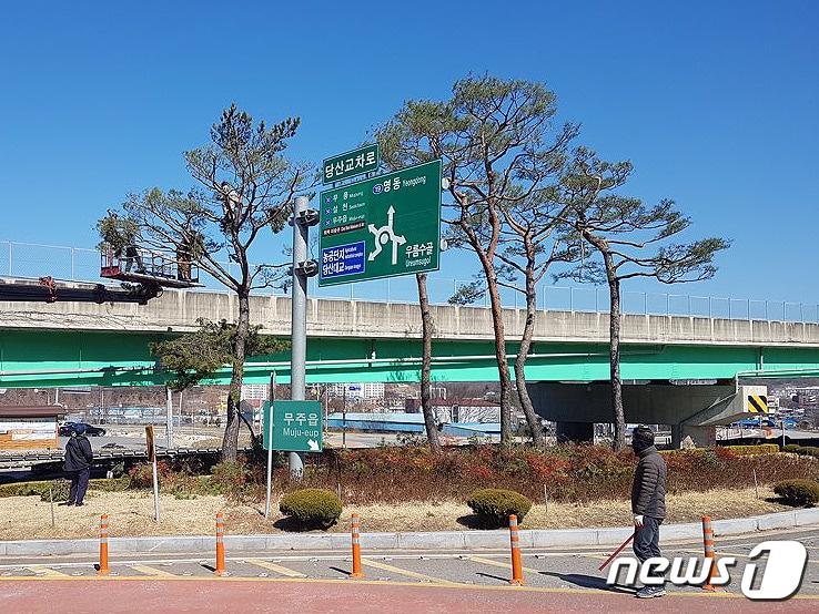 본문 이미지 - 전북 무주군이 ‘도시 숲’과 ‘가로수’ 조성·관리를 통해 도시경관을 살리고 미세먼지를 줄이고 있다.(무주군 제공)2020.3.17/뉴스1