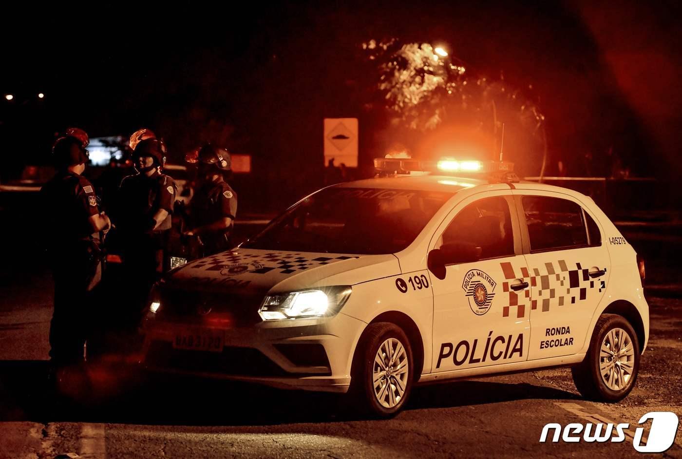 본문 이미지 - 브라질 상파울루 4개 교도소에서 일어난 폭동을 진압하기 위해 경찰이 배치됐다. ⓒ AFP=뉴스1