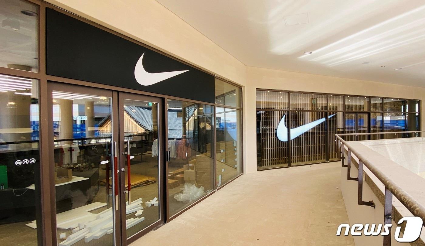 본문 이미지 - 오픈 준비중인 롯데아울렛 부여점 나이키상설매장.(롯데쇼핑 제공) ⓒ 뉴스1