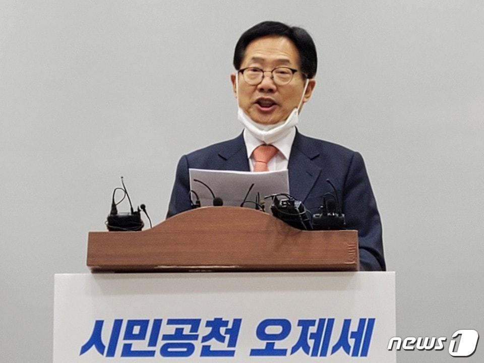 본문 이미지 - 민주당 오제세 국회의원이 19일 도청 브리핑룸에서 무소속 출마 기자회견을 하고 있다. /2020.3.19/ ⓒ 뉴스1 이정현 기자