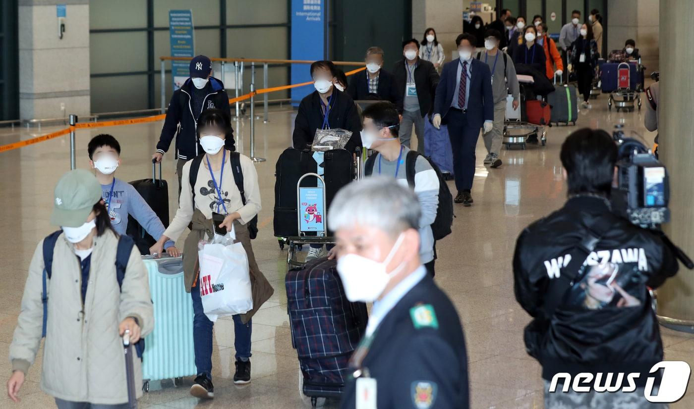 신종 코로나바이러스 감염증(코로나19)이 확산 중인 이란에 체류한 교민과 외국 국적의 가족이 19일 인천국제공항을 통해 귀국하고 있다. . 2020.3.19/뉴스1 ⓒ News1 황기선 기자