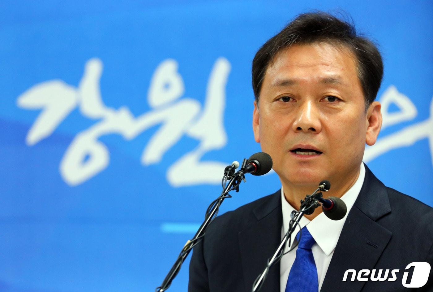 본문 이미지 - 핵심 친노 인사로 알려진 이광재 전 강원도지사가 제21대 국회의원 선거에서 원주갑 국회의원으로 당선돼 9년 만에 정치계로 복귀한다./뉴스1 ⓒ News1