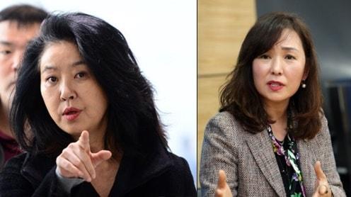 본문 이미지 - 공지영 작가(오른쪽)가 영화배우 김부선씨에게 더 이상 협박당하지 않겠다며 갖고 있다는 전남편의 음란사진을 공개하라고 받아쳤다. ⓒ 뉴스1