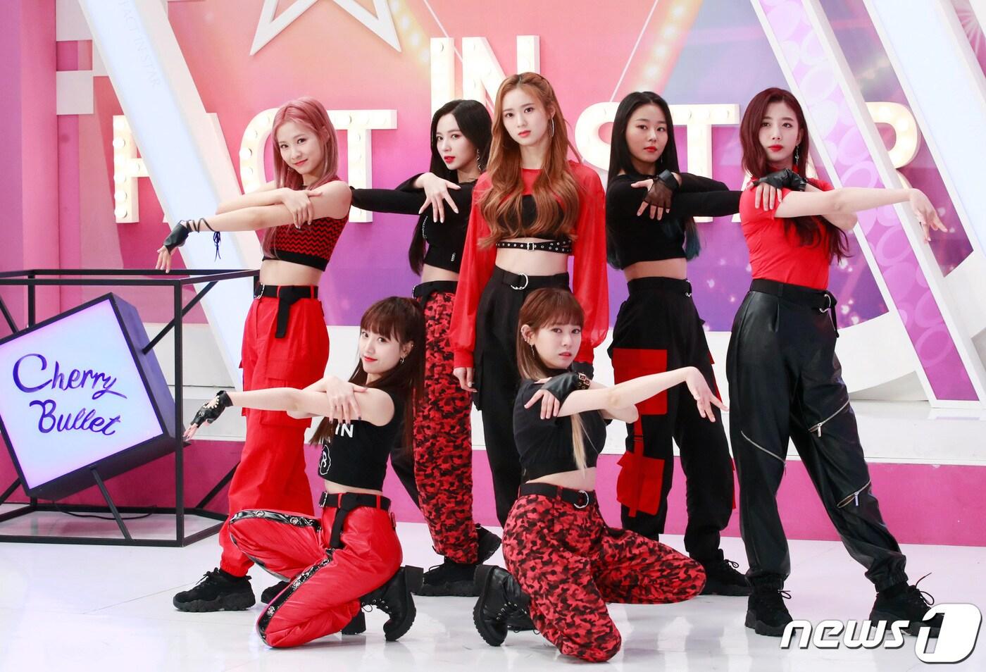 가수 체리블렛(Cherry Bullet) 레미(왼쪽위부터 시계방향으로),지원, 메이, 채린, 유주, 보라, 해윤 ⓒ News1 권현진 기자