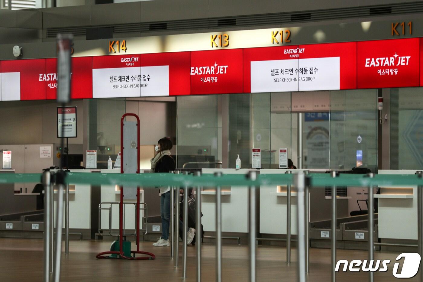 본문 이미지 - 인천국제공항 제1터미널 출국장 이스타항공 발권 부스. 2020.3.2/뉴스1 ⓒ News1 성동훈 기자