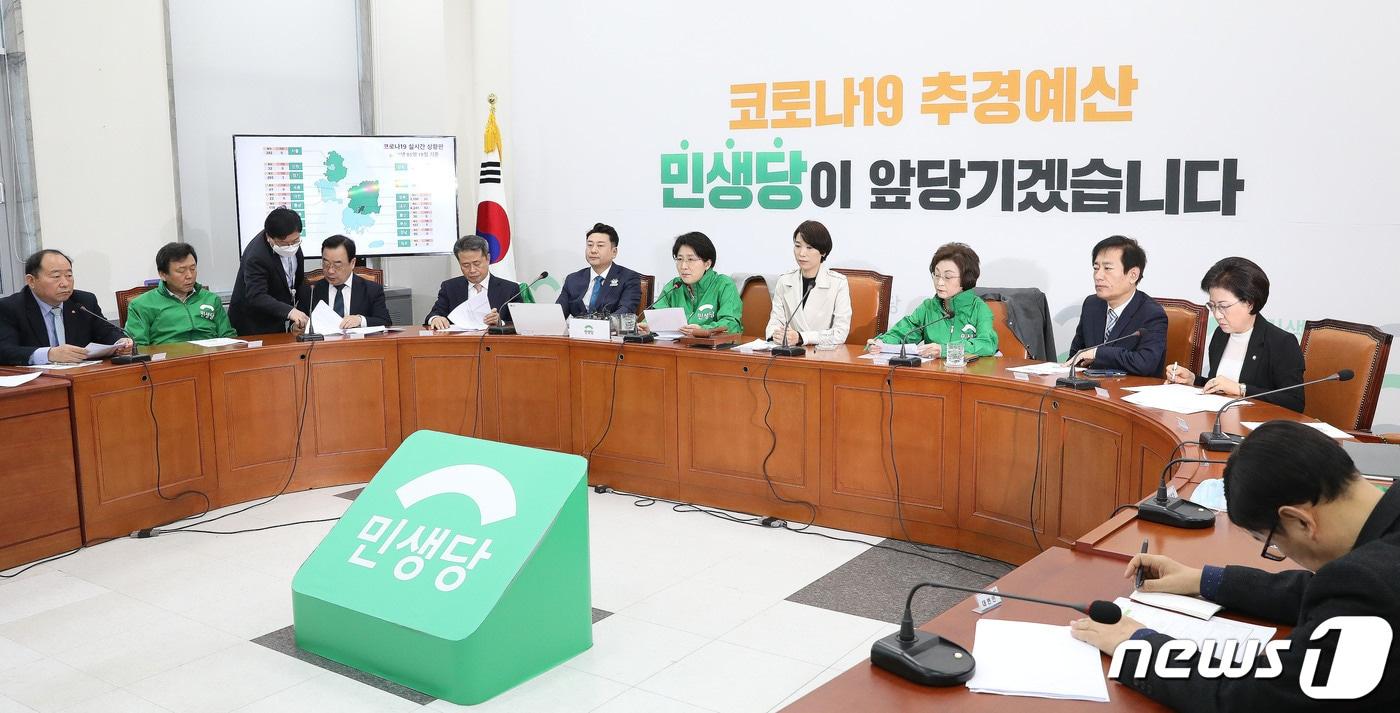 본문 이미지 - 박주현 민생당 공동대표가 20일 오전 서울 여의도 국회에서 열린 최고위원회의에서 모두발언을 하고 있다. 2020.3.20/뉴스1 ⓒ News1 임세영 기자