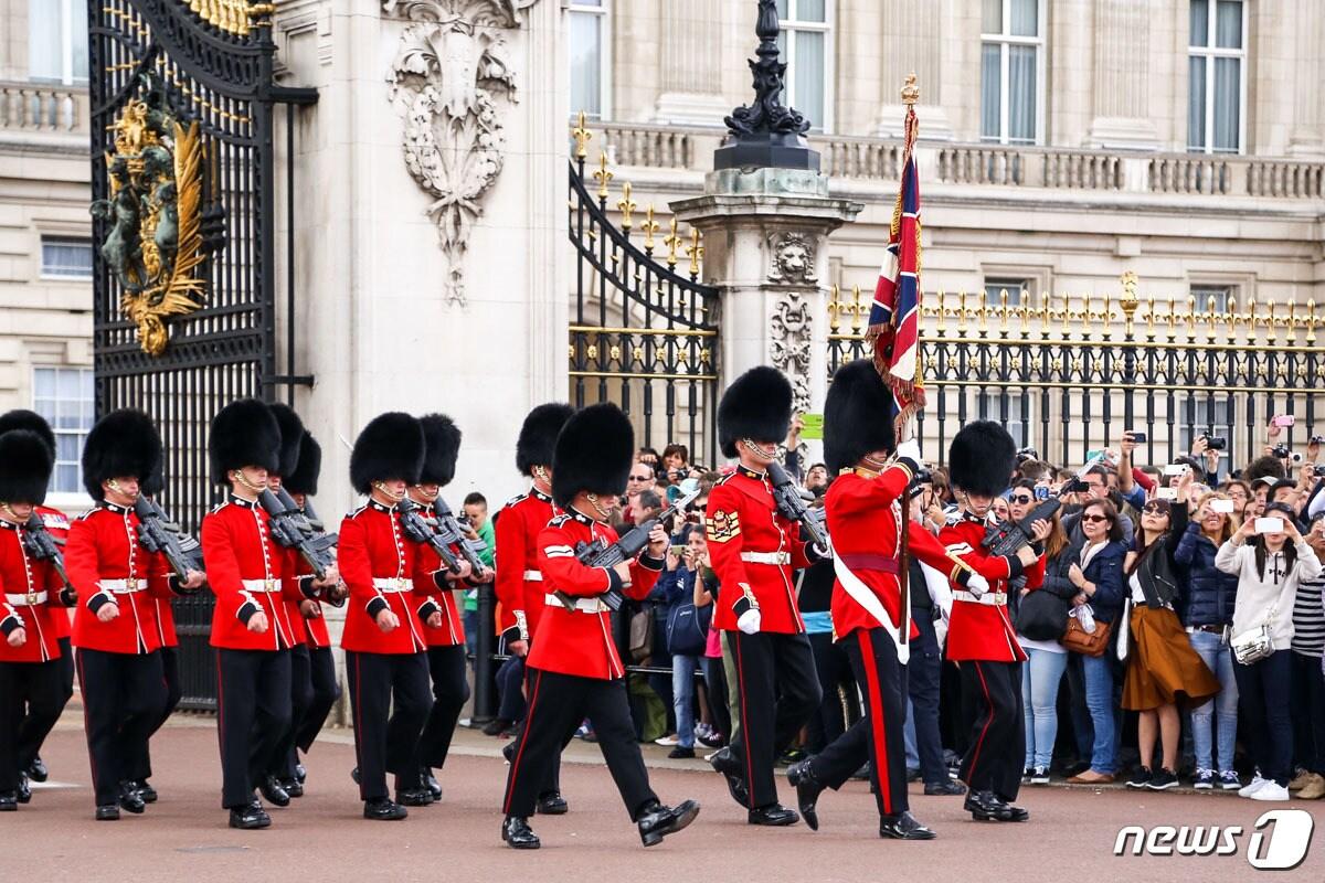 본문 이미지 - 영국 근위병 교대식 ⓒ 뉴스1