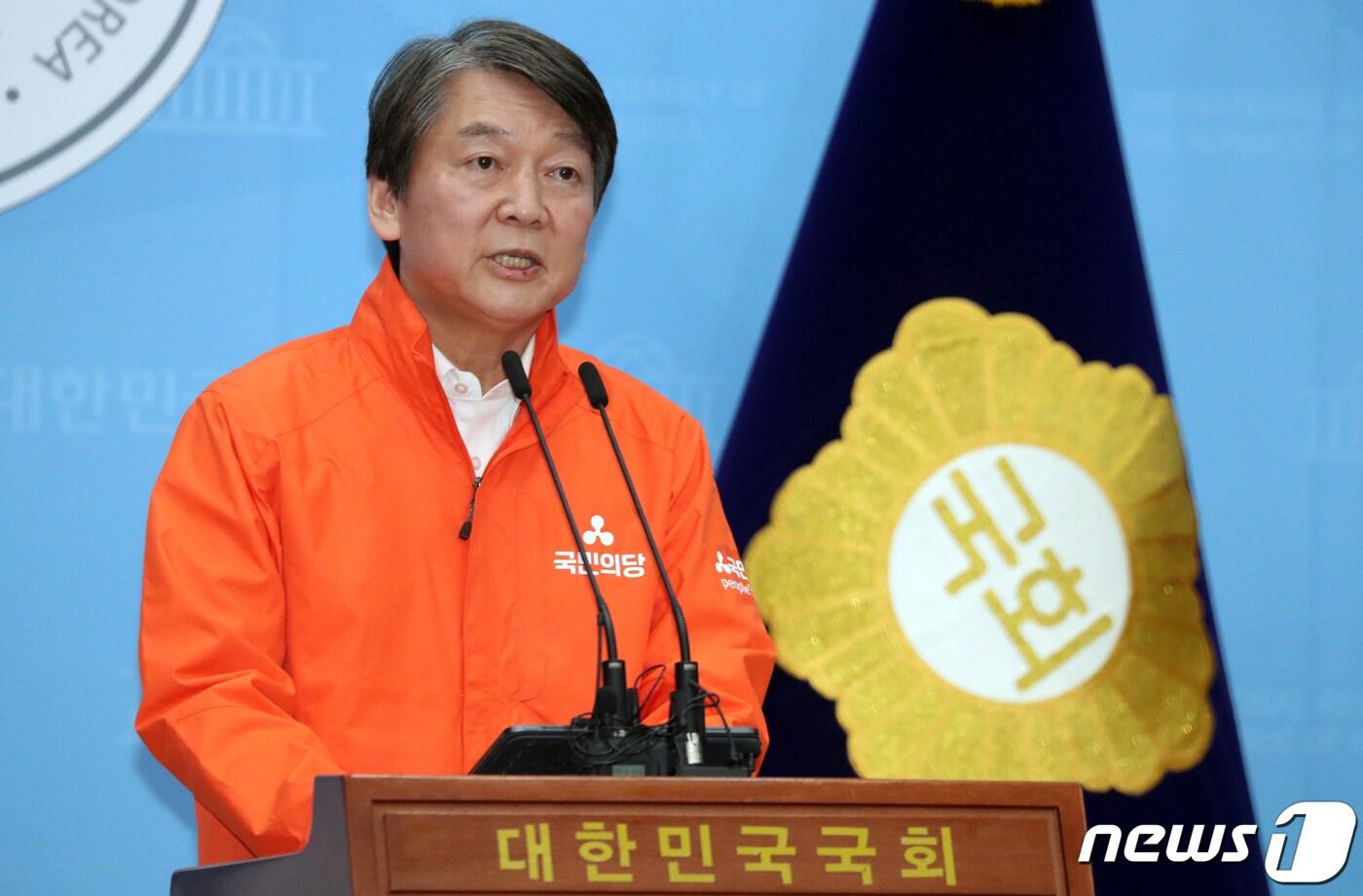 대구계명대 동산병원 코로나19 의료봉사 후 지난 15일부터 2주간 자가격리 기간을 마친 안철수 국민의당 대표가 29일 서울 여의도 국회 소통관에서 기자회견을 하고 있다. 2020.3.29/뉴스1 ⓒ News1 김명섭 기자