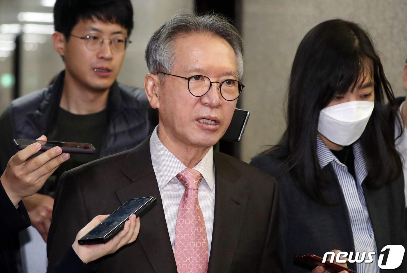 본문 이미지 - 김형오 미래통합당 공천관리위원장이 3일 서울 여의도 국회에서 열린 21대 총선 공천 면접에 참석하고 있다. 2020.3.3/뉴스1 ⓒ News1 김명섭 기자