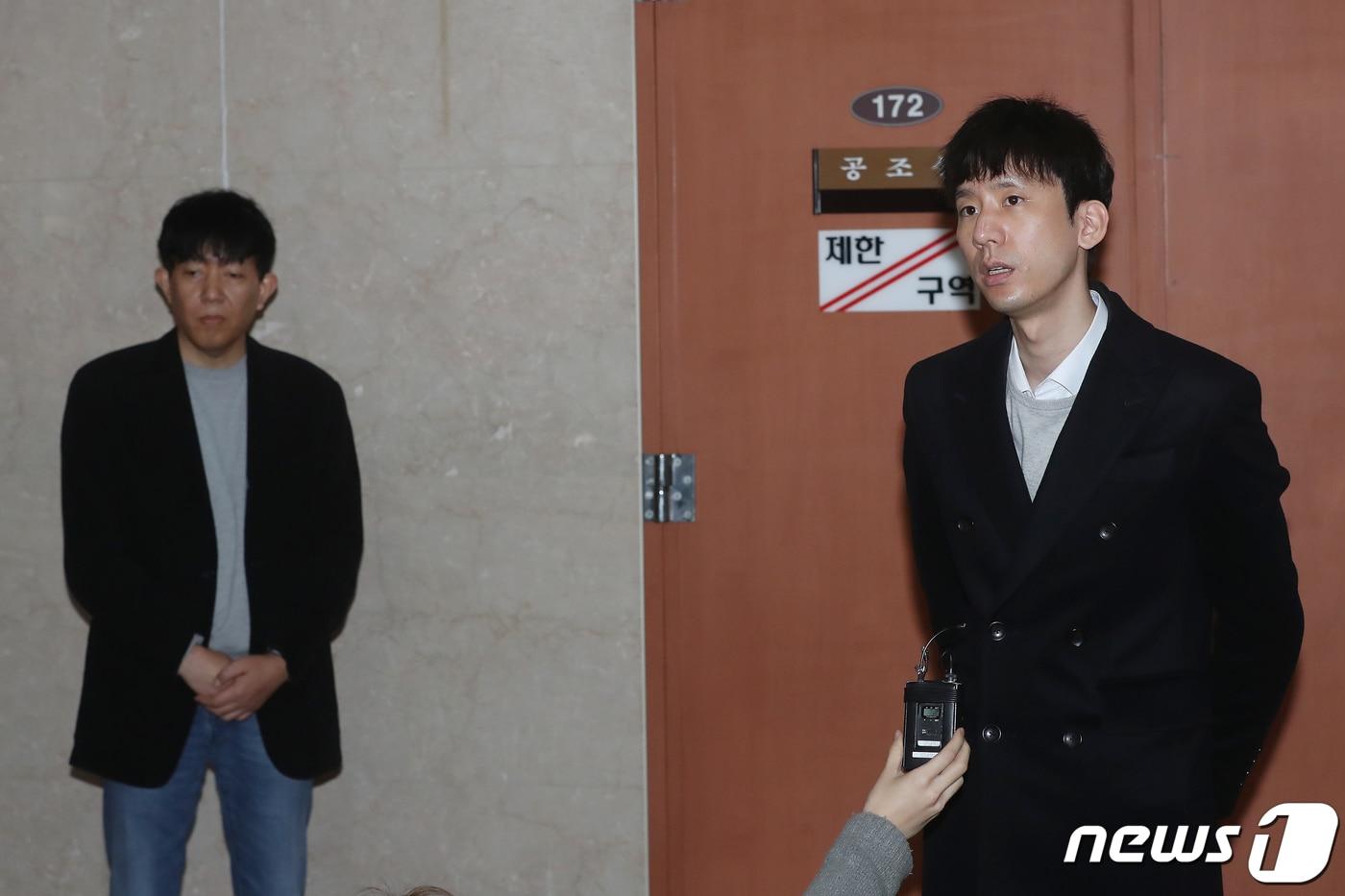 본문 이미지 - 박재욱 타다 대표(오른쪽)와 이재웅 쏘카 대표. 2020.3.3/뉴스1 ⓒ News1 임세영 기자