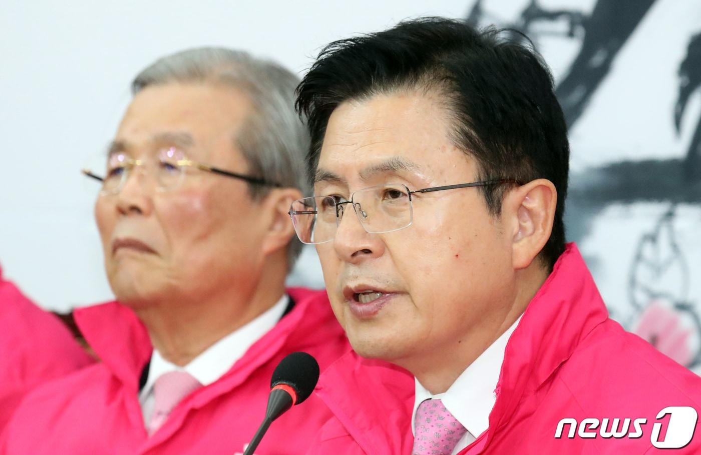 본문 이미지 - 황교안 미래통합당 대표가 30일 서울 여의도 국회에서 열린 중앙선거대책위원회의에서 모두발언을 하고 있다. 2020.3.30/뉴스1 ⓒ News1 김명섭 기자