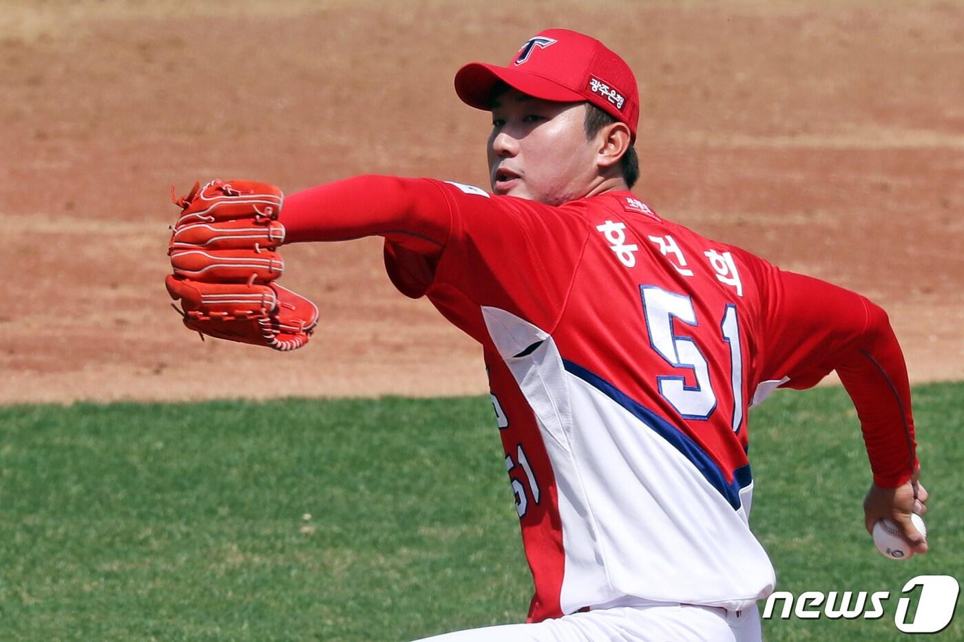 KIA 타이거즈에서 두산 베어스로 트레이드된 홍건희. /뉴스1 ⓒ News1 황희규 기자