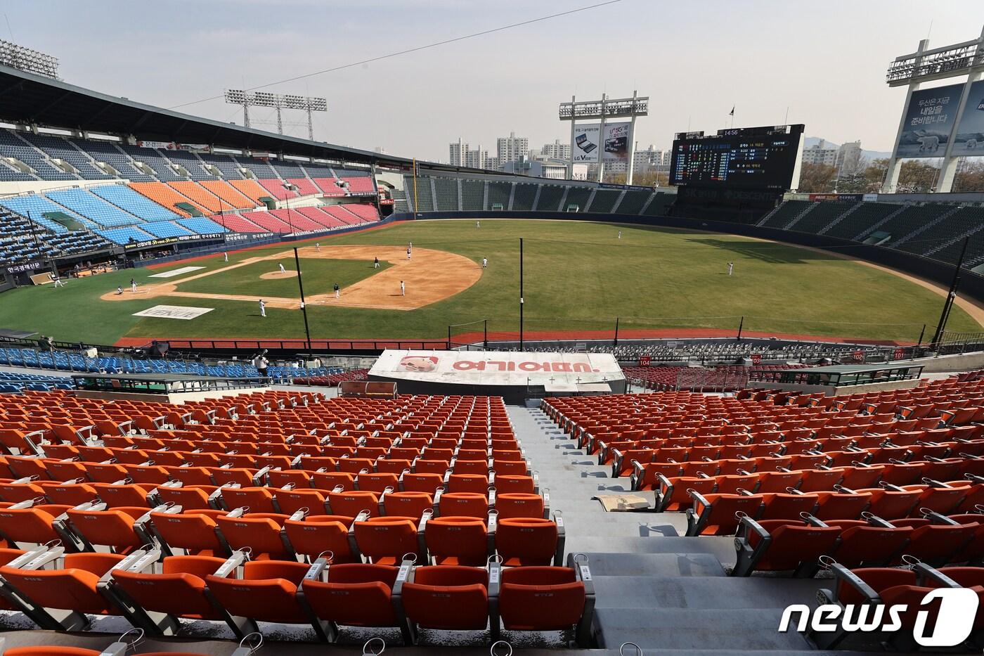 본문 이미지 - 프로야구 잠실구장.  2020.3.31/뉴스1 ⓒ News1 이승배 기자
