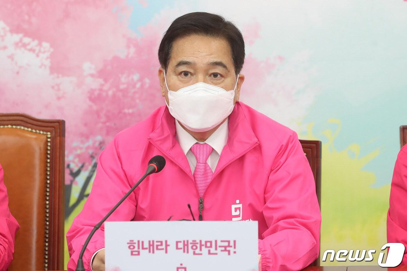 본문 이미지 - 심재철 미래통합당 원내대표가 5일 오전 서울 여의도 국회에서 열린 최고위원회의에서 모두발언을 하고 있다. 2020.3.5/뉴스1 ⓒ News1 임세영 기자