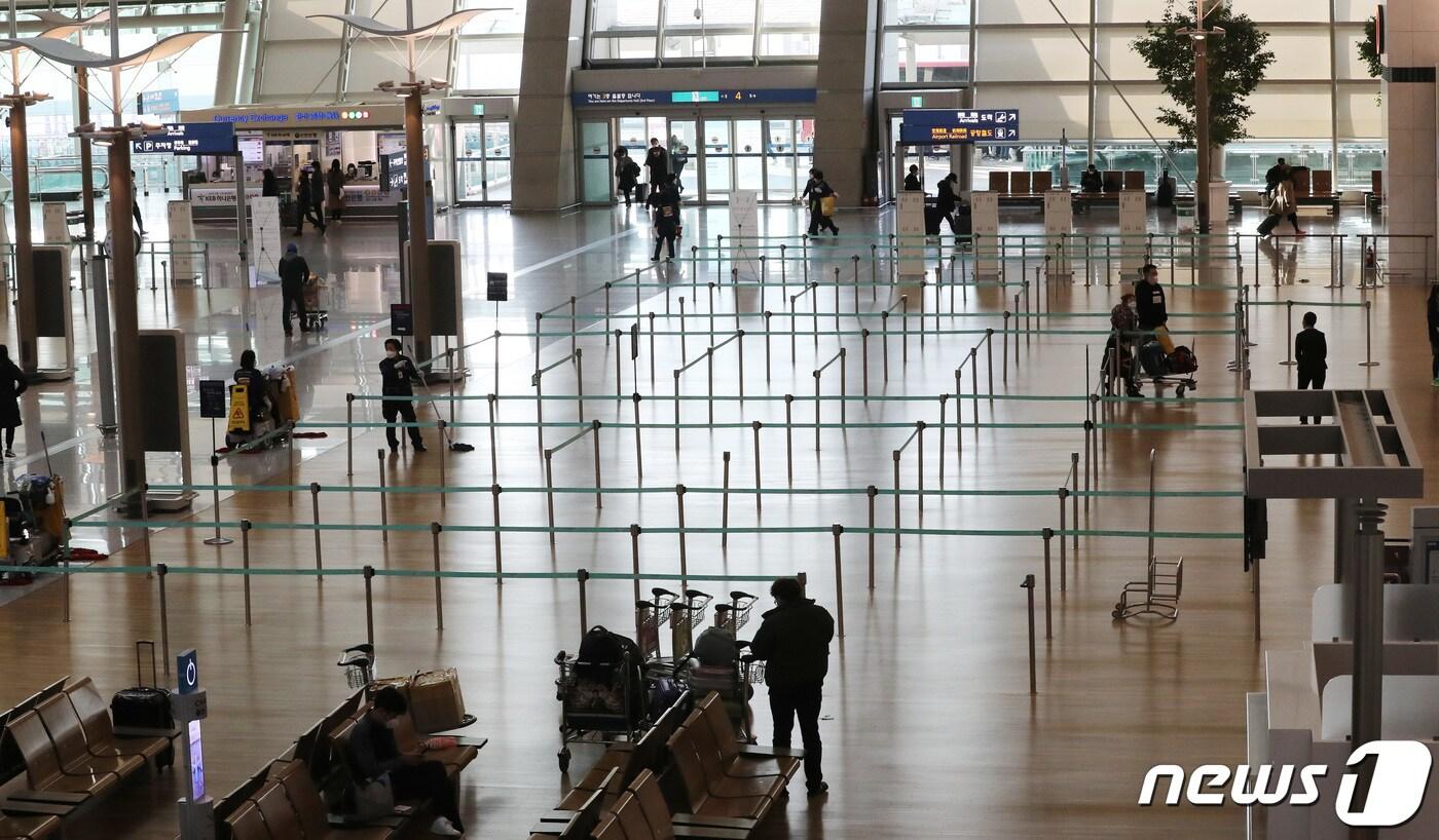 6일 오전 인천국제공항 1터미널 출국장이 한산한 모습을 보이고 있다. 2020.3.6/뉴스1 ⓒ News1 박지혜 기자