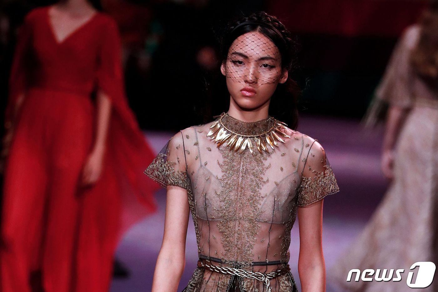 디올 오트 쿠튀르 SS 컬렉션.ⓒ AFP=뉴스1