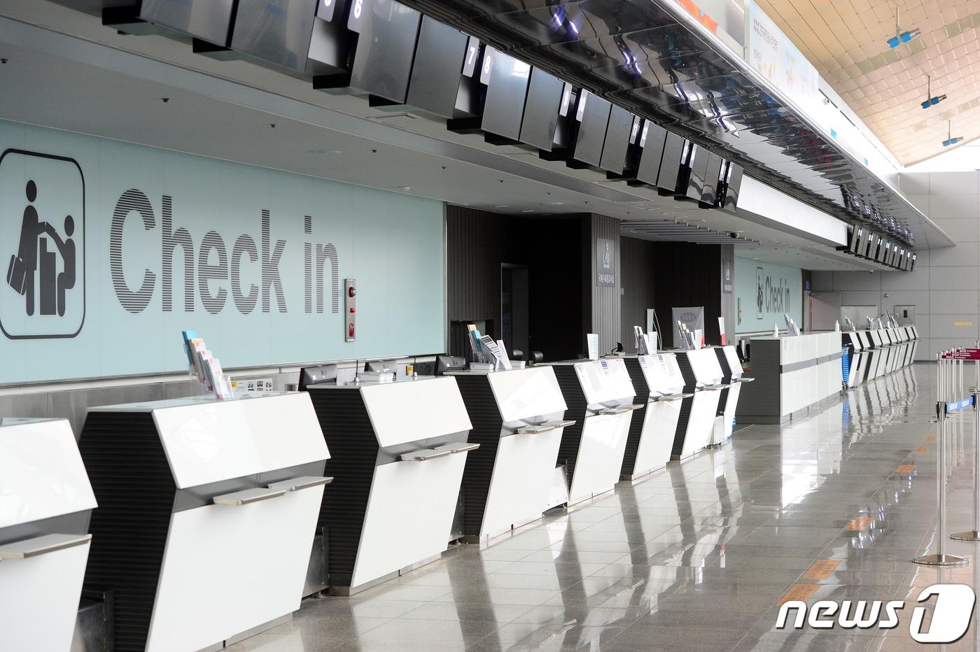 전남 무안군 무안국제공항 체크인 카운터가 텅 비어 있다. 뉴스1 ⓒ News1 한산 기자