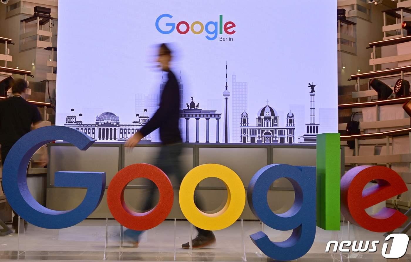 본문 이미지 - 23일 발생한 앱 먹통 현상에 대한 혼란이 구글 측의 미흡한 대응으로 현재까지 이어지고 있다. ⓒAFP=뉴스1