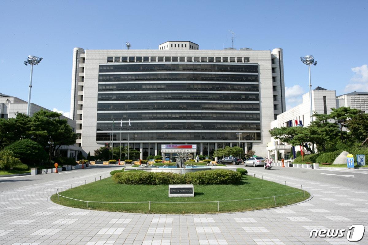 본문 이미지 - 13일 충북 충주시가 올해 에초 예산보다 565억원 증가한 내년 예산안 1조1263억원을 편성해 시의회에 제출했다고 밝혔다. 사진은 충주시청.(뉴스1 DB)2020.11.24/ⓒ 뉴스1