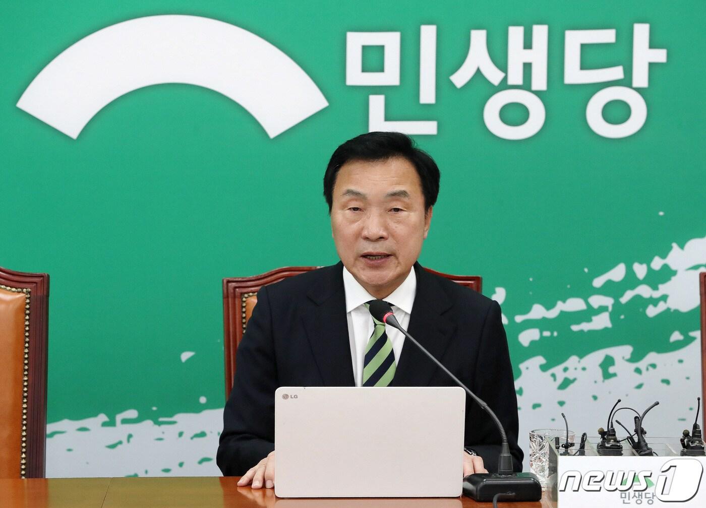 본문 이미지 - 손학규 민생당 상임선대위원장이 14일 오전 서울 여의도 국회에서 기자회견을 갖고 총선 지지를 호소하고 있다. 2020.4.14/뉴스1 ⓒ News1 박세연 기자