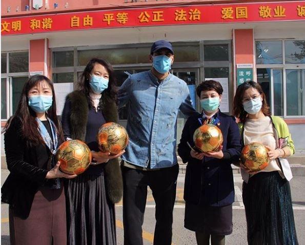 본문 이미지 - 14일 코로나19에서 회복돼 퇴원 소식을 알린 마루앙 펠라이니. (펠라이니 SNS 캡처) ⓒ 뉴스1