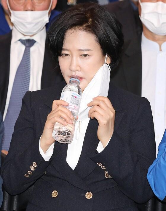 본문 이미지 - 사법연수원 31기로 수원지법 부장판사 출신인 이수진 더불어민주당  의원은 자신의 재판경험 등을 비춰볼 때 조국 전 법무부 장관의 부인 정경심 동양대 교수에 대한 '징역 4년형'을 지나치게 높은 형량이라고 주장 했다. ⓒ News1 