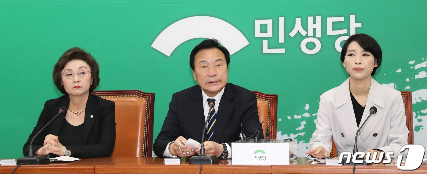 본문 이미지 - 손학규 민생당 상임선대위원장이 지난 17일 오전 서울 여의도 국회에서 열린 중앙선거대책위원회 해단식에서 모두발언을 하고 있다. 2020.4.17/뉴스1 ⓒ News1 임세영 기자