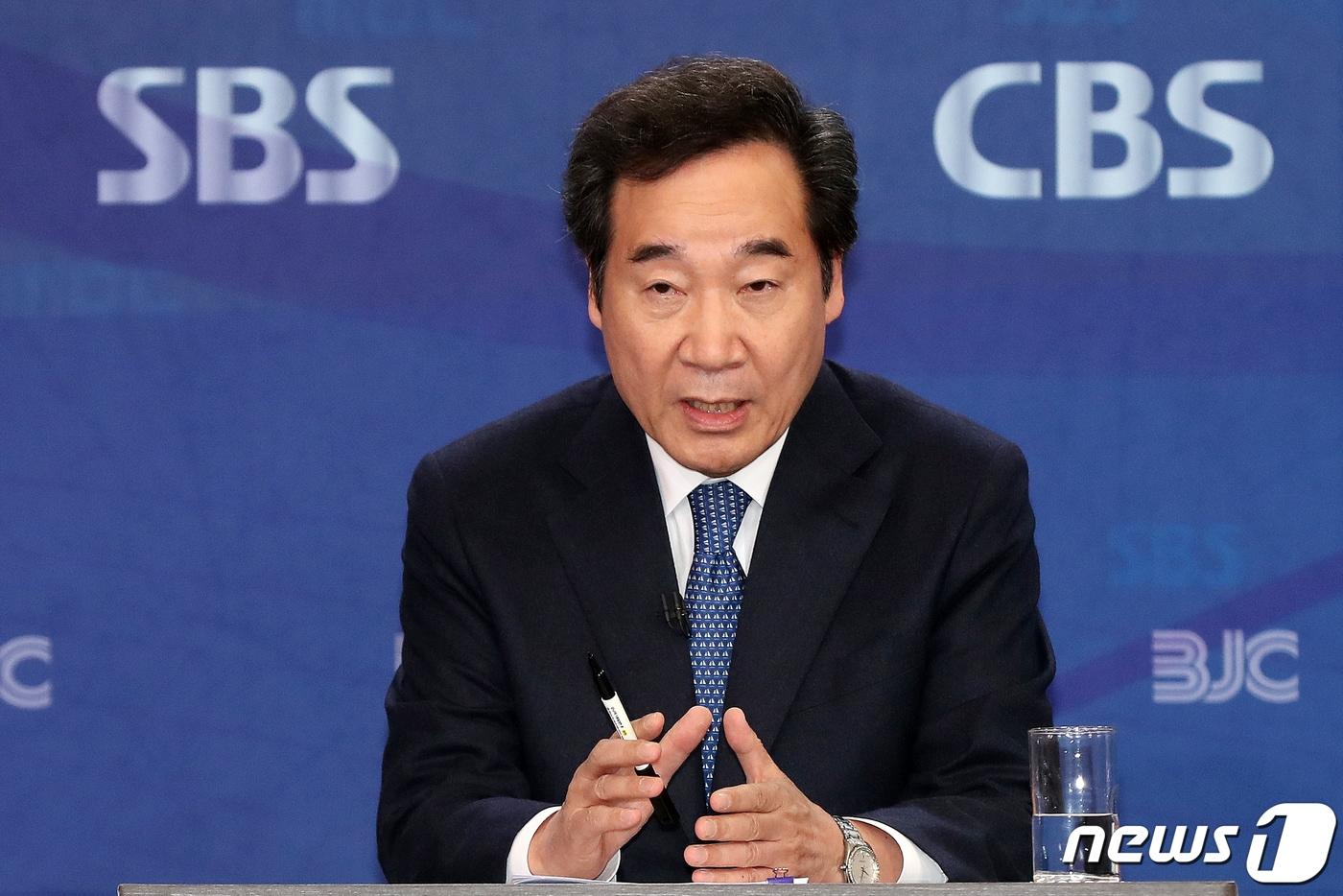 본문 이미지 - 이낙연 더불어민주당 상임공동선대위원장이 2일 오전 서울 양천구 방송회관에서 열린 방송기자클럽 토론회에 참석해 모두발언을 하고 있다. 2020.4.2/뉴스1 ⓒ News1 민경석 기자