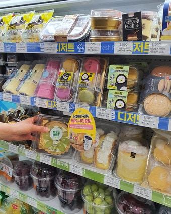 본문 이미지 - GS25 편의점 디저트 판매대 ⓒ 뉴스1