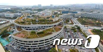 본문 이미지 - 세종지역 고용률이 1년 전보다 소폭 하락한 것으로 나타났다.(정부세종청사 주변 모습)ⓒ 뉴스1