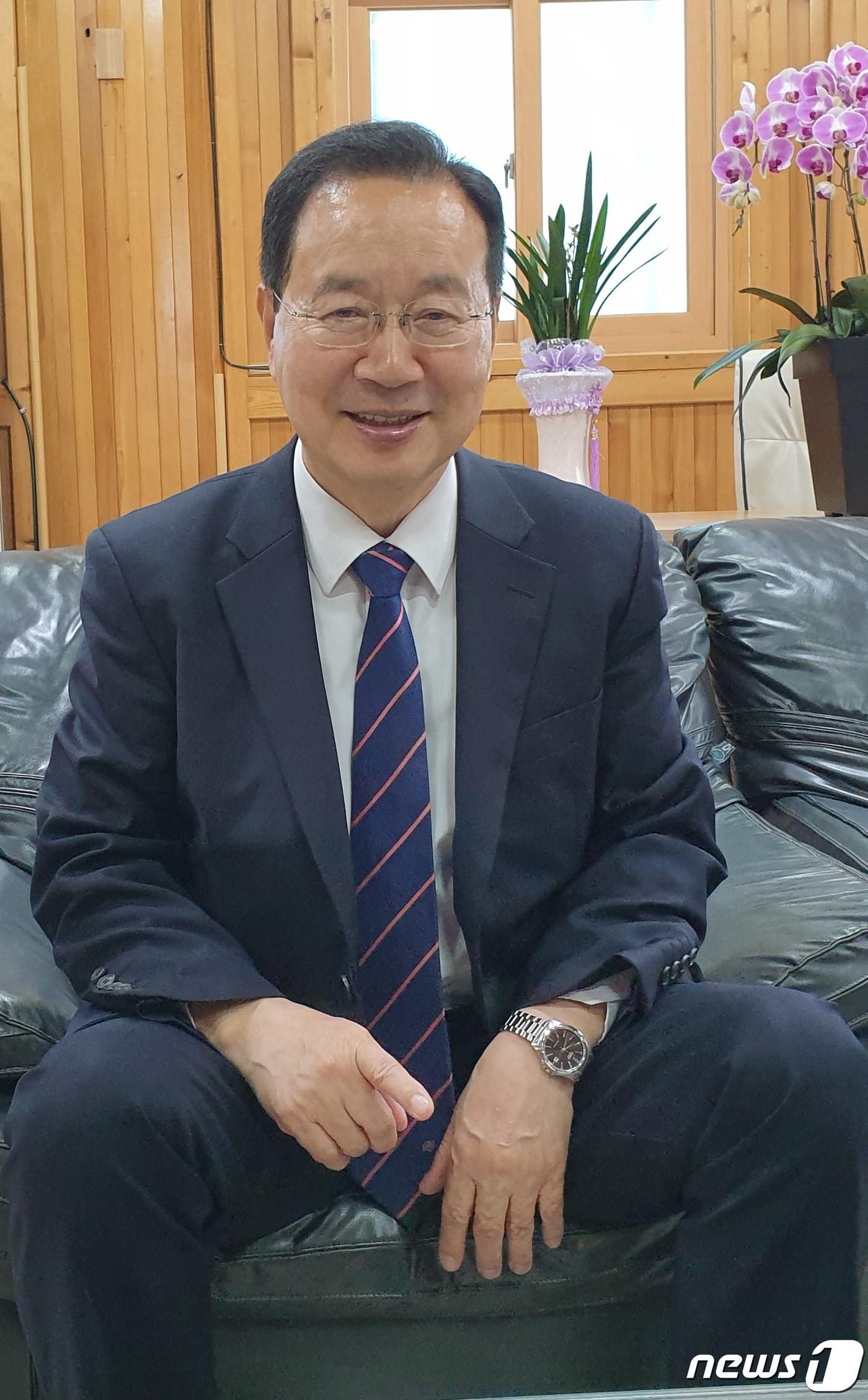 본문 이미지 - 사천·남해·하동 미래통합당 하영제 당선인은 <뉴스1>과의 인터뷰에서 "지역민과 함께하는 생활정치로 우리 지역을 전국 최고의 지역공동체로 만들 것"이라고 밝혔다. ⓒ 뉴스1
