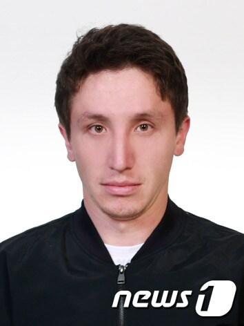 본문 이미지 - LG복지재단으로부터 'LG 의인상'을 수상하게 된 카자흐스탄 출신 외국인 근로자 알리씨.(LG복지재단 제공) ⓒ 뉴스1