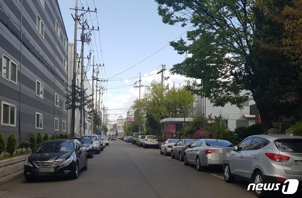 본문 이미지 - 코로나19로 수출길이 끊기면서 타격을 받은 남동공단 거리가 한적한 모습을 보이고 있다. ⓒ 뉴스1 조현기 기자