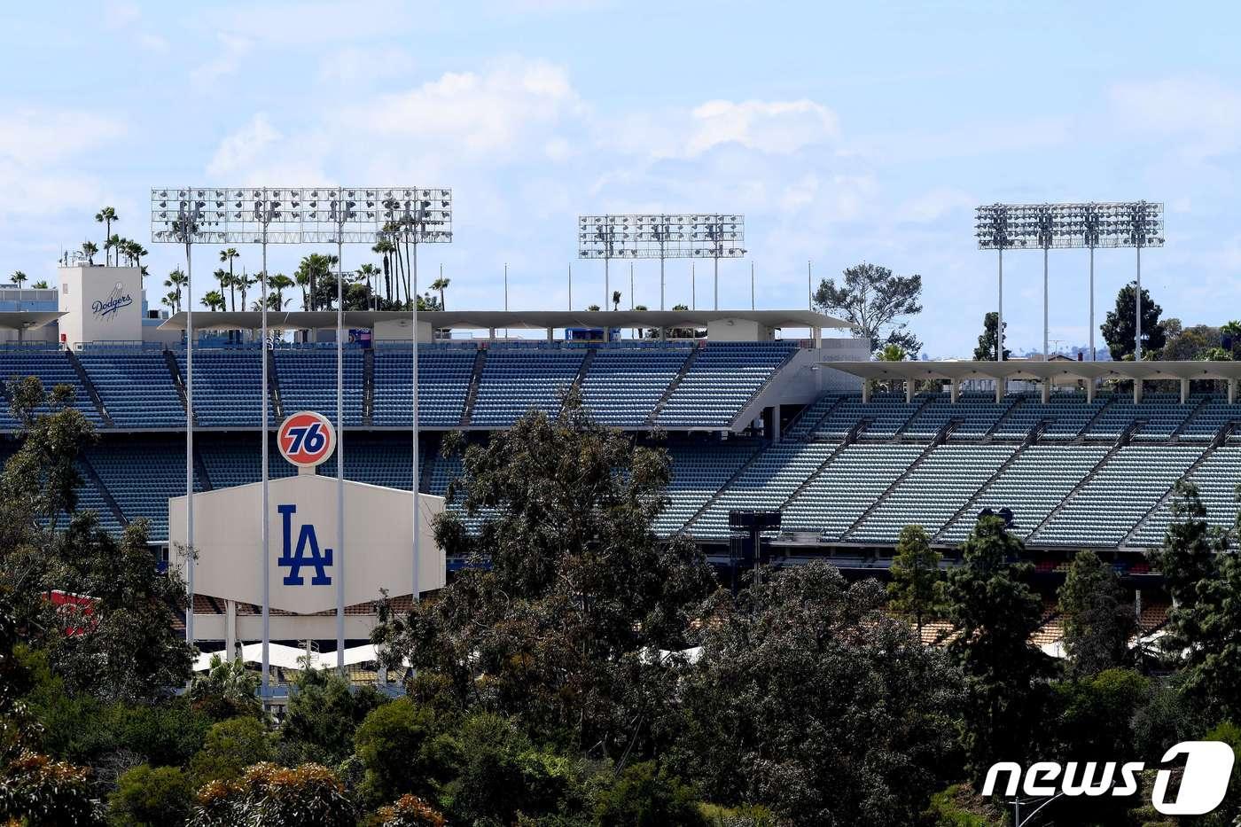 본문 이미지 - 다저스 팬이 구단을 상대로 소송을 제기했다. ⓒ AFP=뉴스1