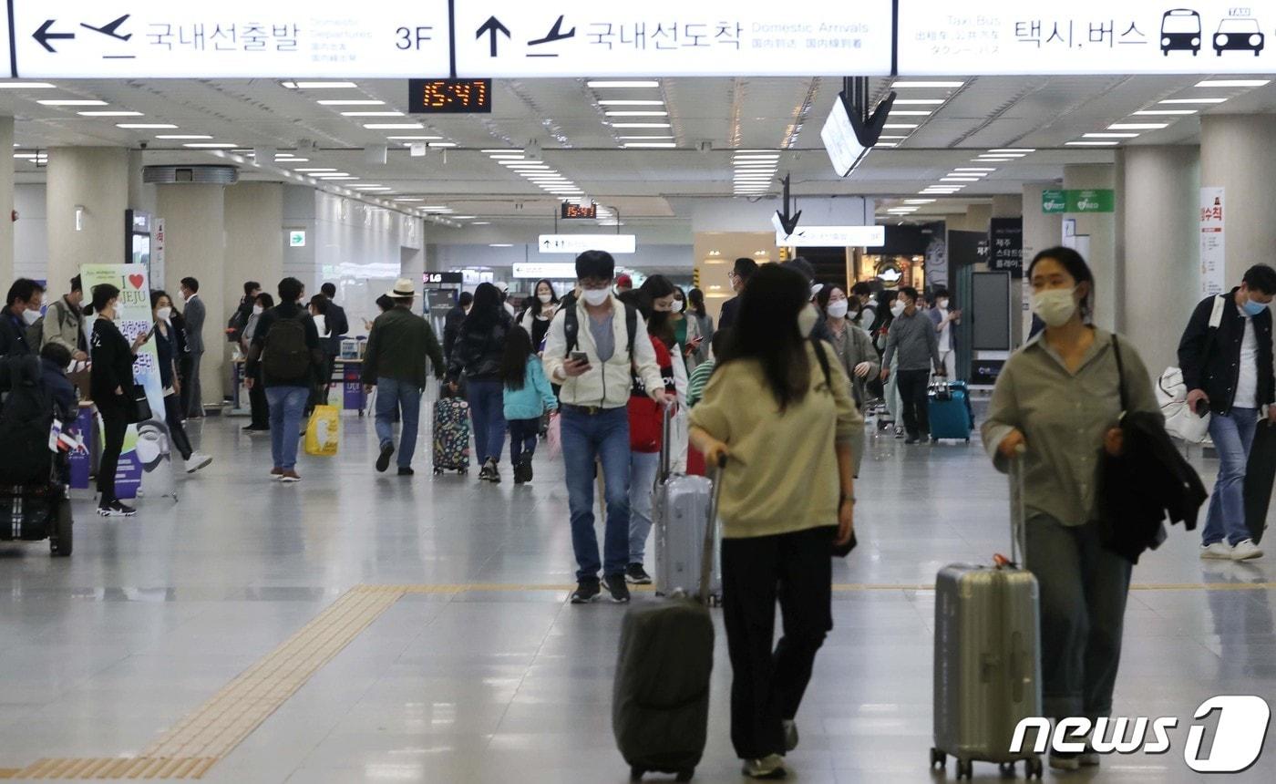 본문 이미지 - 제주국제공항 국내선 도착장./뉴스1