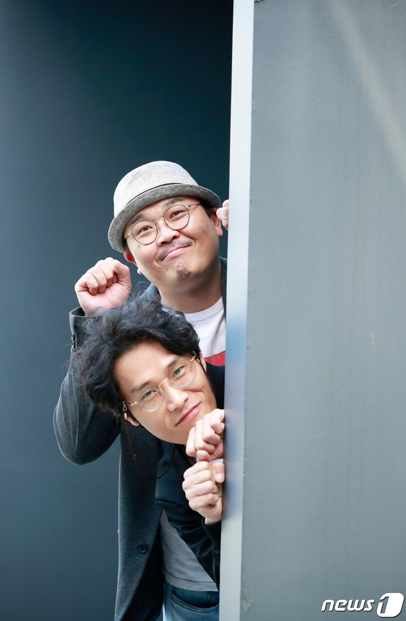 본문 이미지 - 서울 삼청동 카페, 영화 '고양이 집사' 임희섭 감독, 조은성PD(위쪽) 인터뷰 / 뉴스1 ⓒ News1 권현진 기자