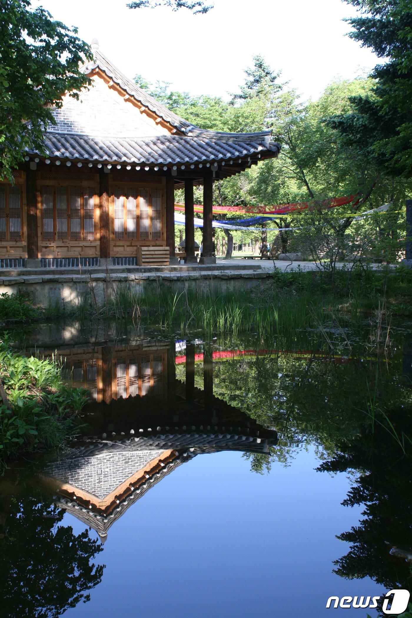 본문 이미지 - 남이섬은 호텔정관루를 '일러스트레이션 아트호텔'로 꾸미고 있다. ⓒ 뉴스1