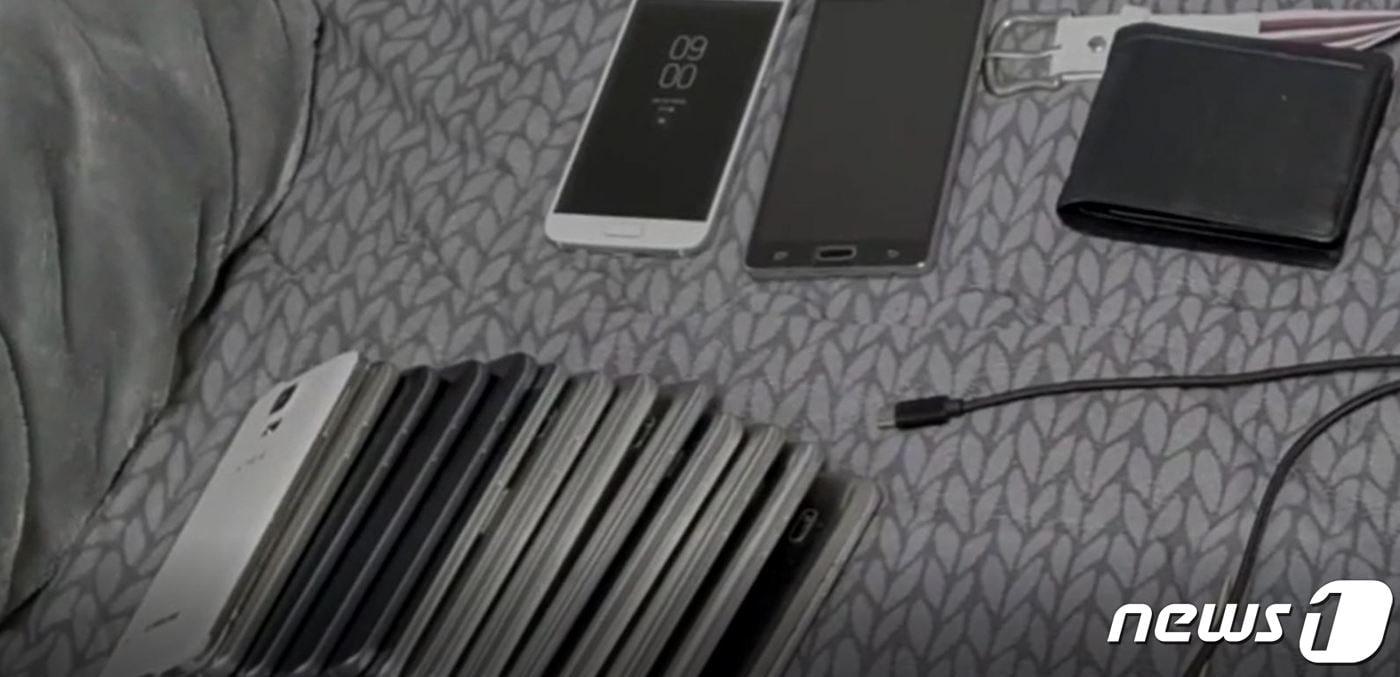 디스코드 운영자들의 소지한 압수물품 (사진=경기북부지방경찰청) ⓒ 뉴스1