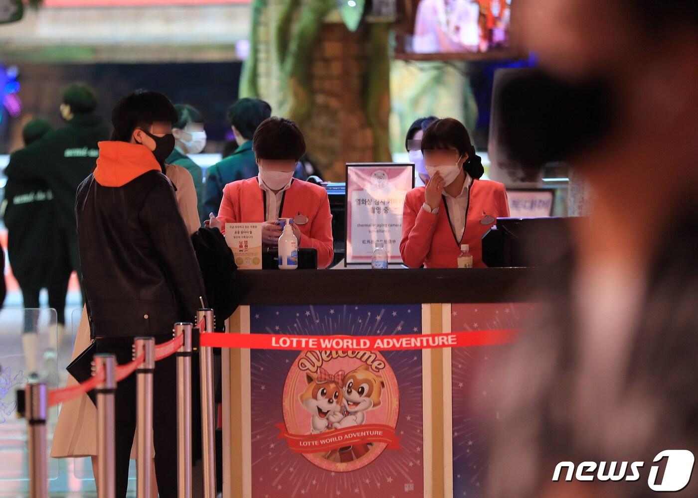 본문 이미지 - 서울 송파구 롯데월드 어드벤처 출입구의 모습ⓒ News1  
