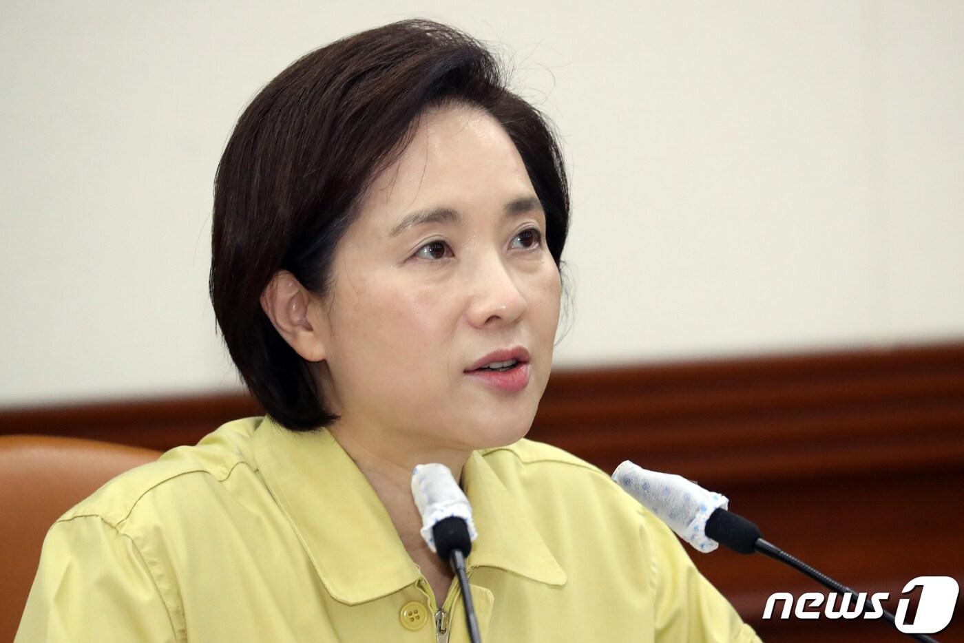유은혜 사회부총리 겸 교육부장관이 11일 서울 종로구 정부서울청사에서 열린 사회관계장관회의에서 모두발언을 하고 있다. 2020.5.11/뉴스1 ⓒ News1 김명섭 기자